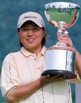 Takamura rallies for Resort Trust Ladies golf win